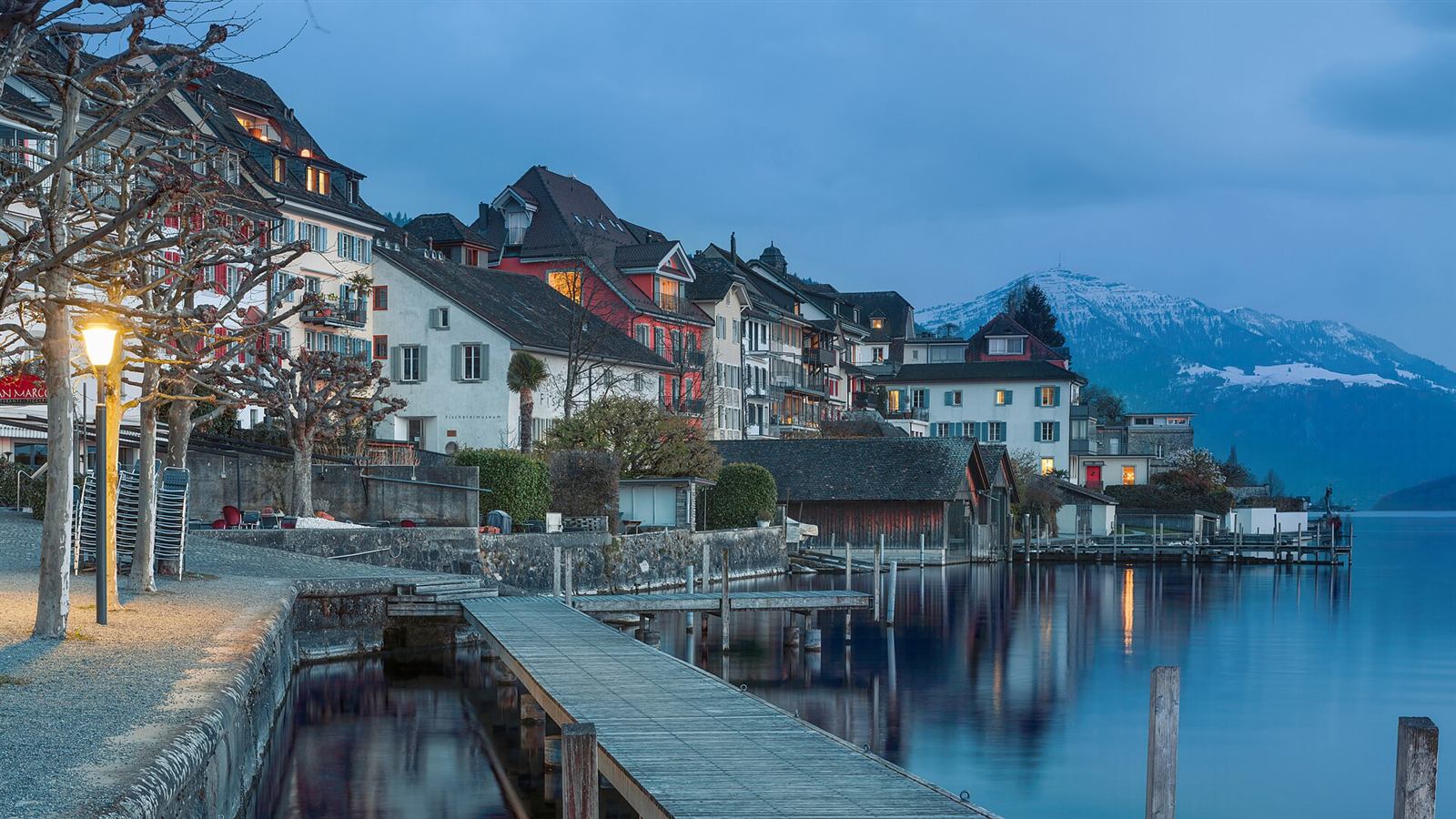 Zug old town and lake at dusk